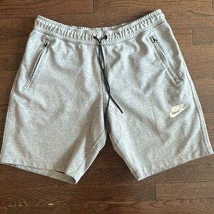 NIKE Tech Fleece Shorts in Grey Heather